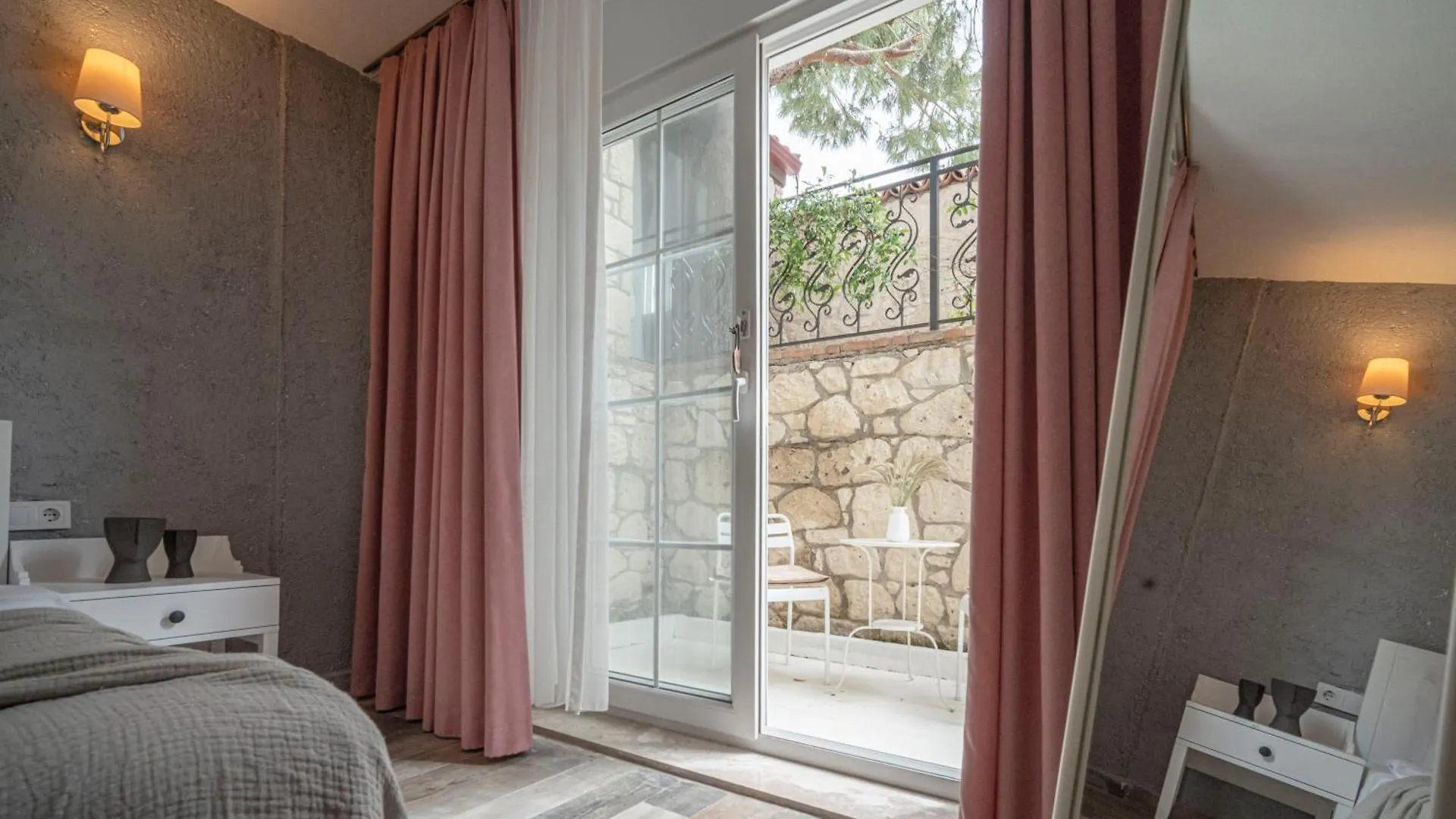 Sandal Alacati - Adult Only Hotel